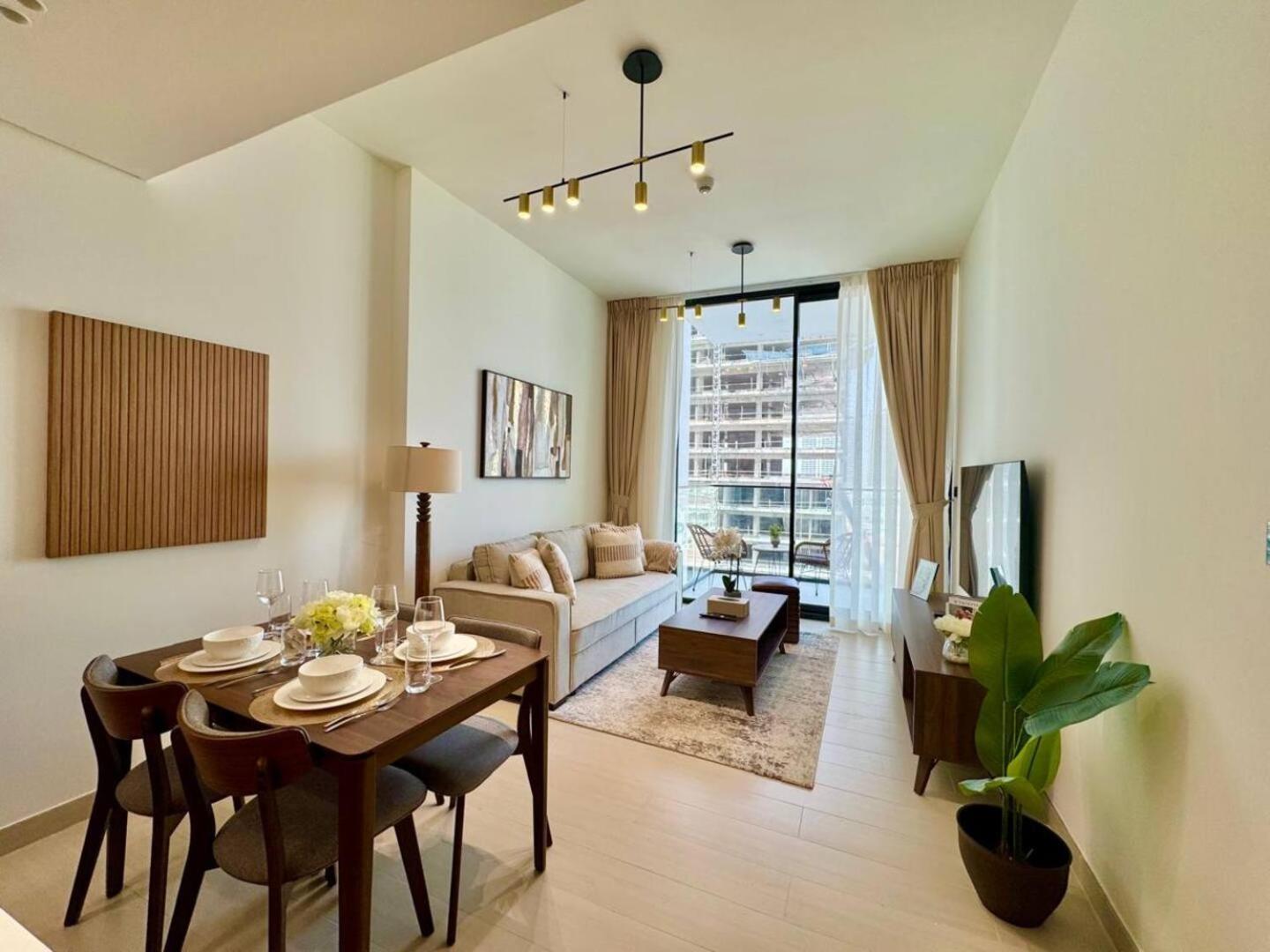 Cozy 1br Wood & Beige Retreat In Jvc * Dubai