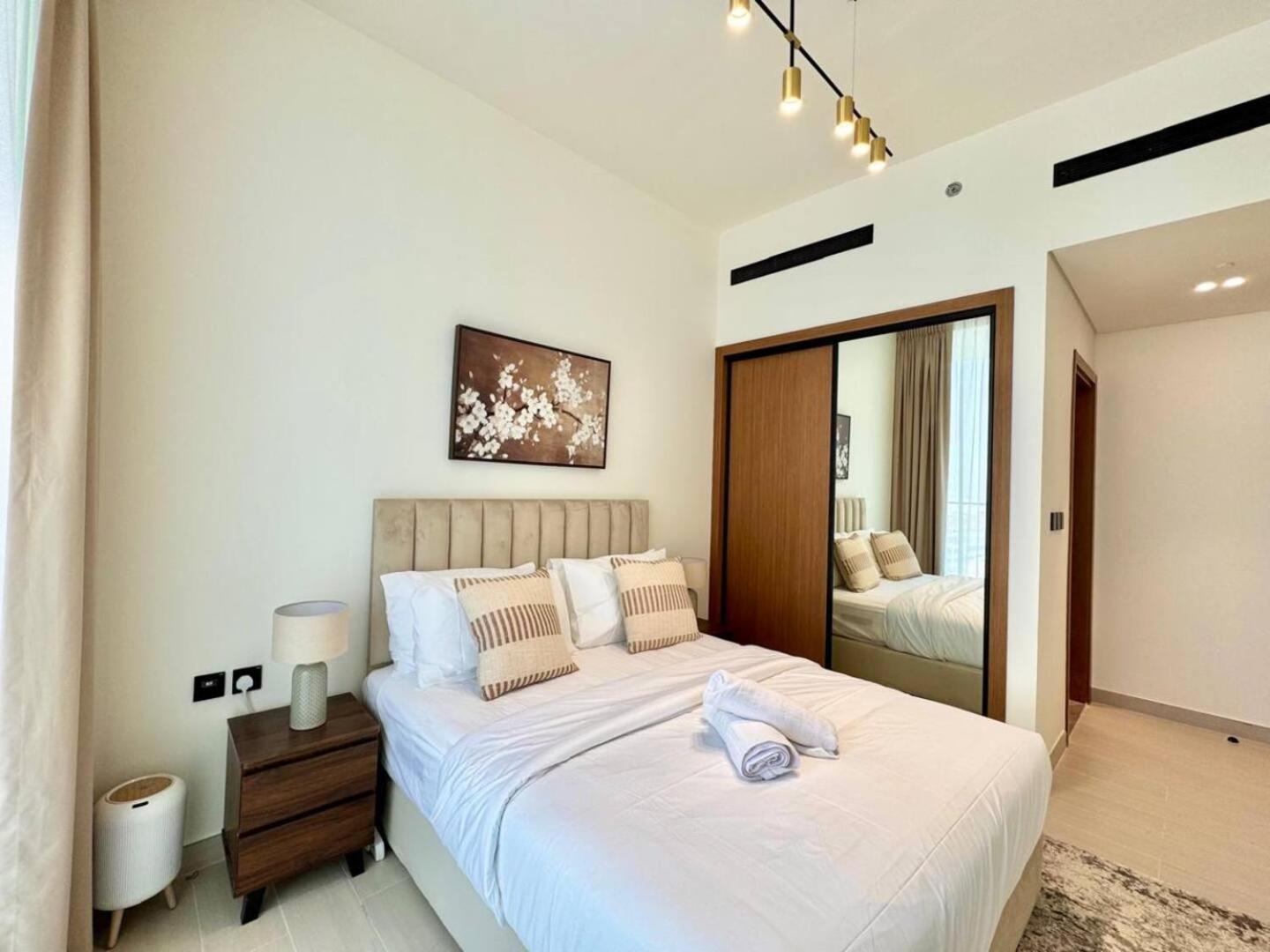 Cozy 1br Wood & Beige Retreat In Jvc Apartment