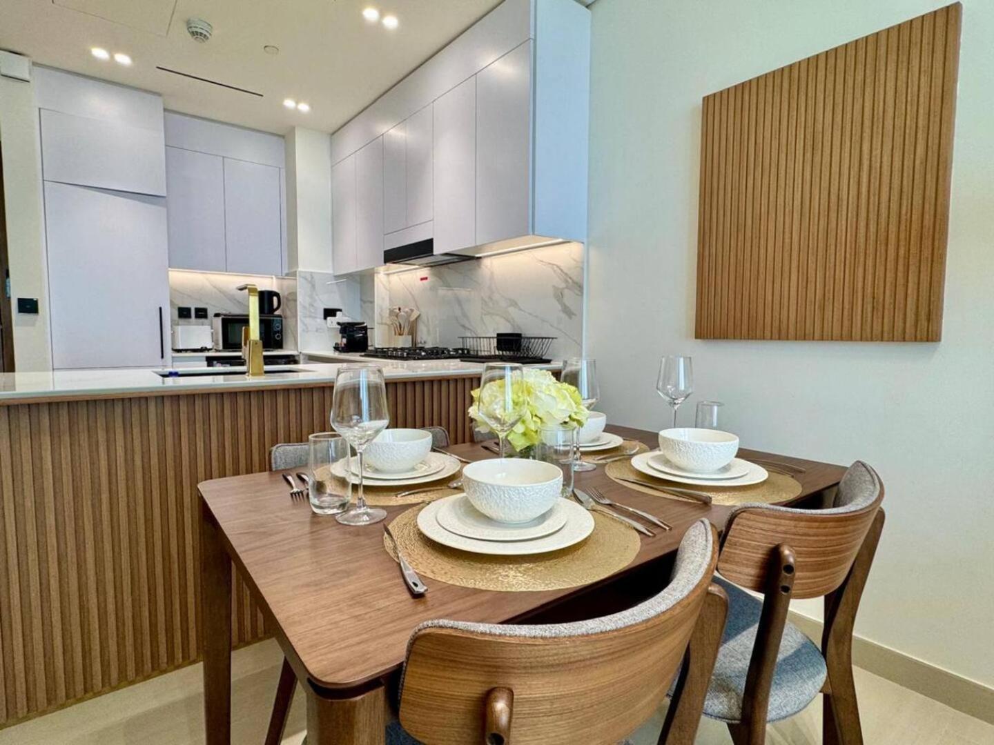 Cozy 1br Wood & Beige Retreat In Jvc Apartment *