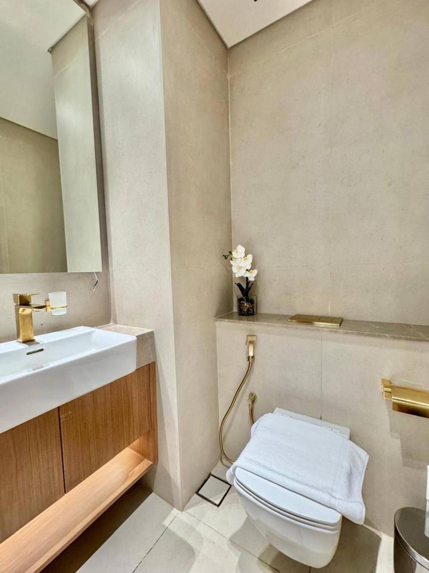 Cozy 1br Wood & Beige Retreat In Jvc Dubai