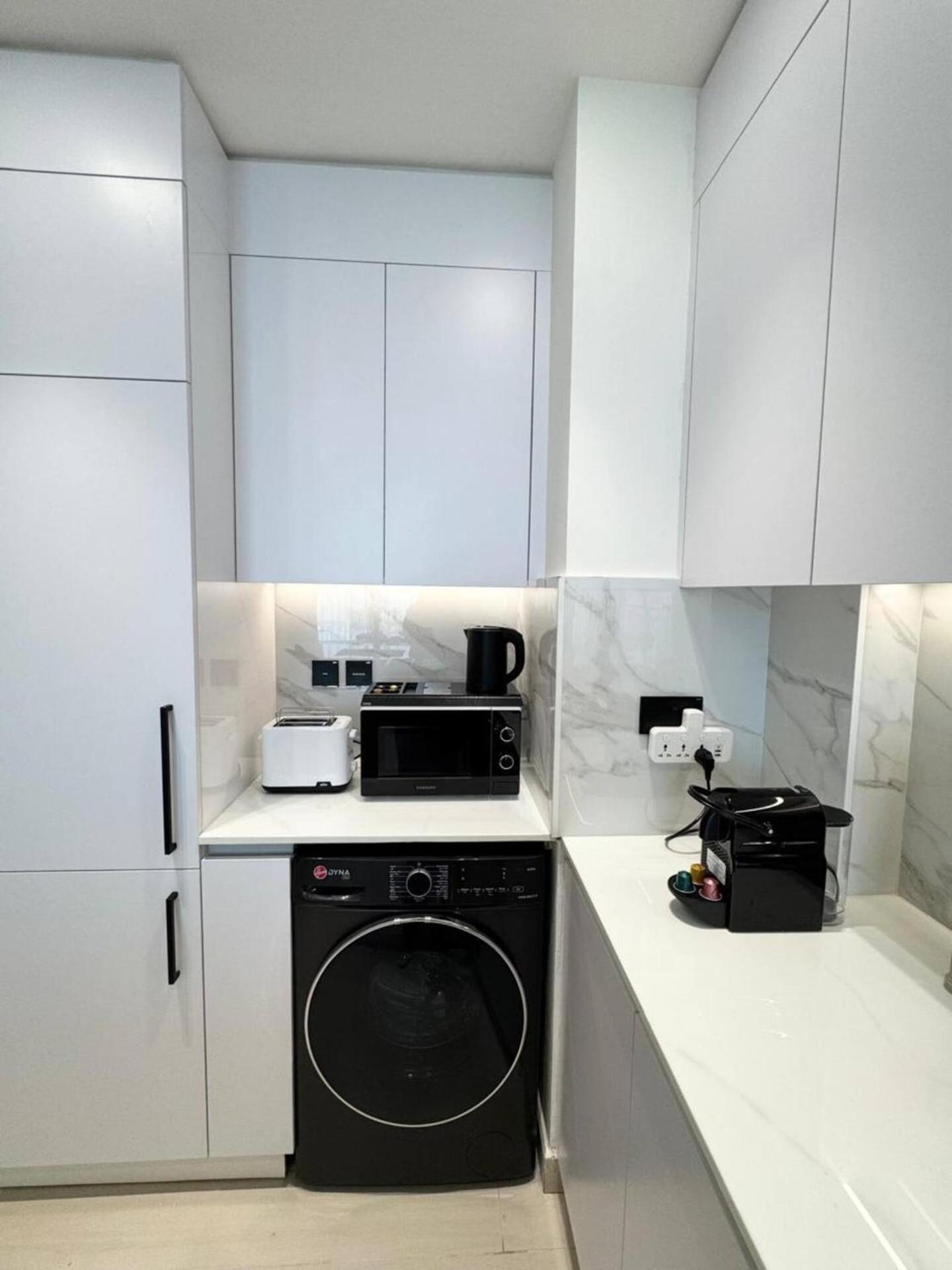 Cozy 1br Wood & Beige Retreat In Jvc * Dubai