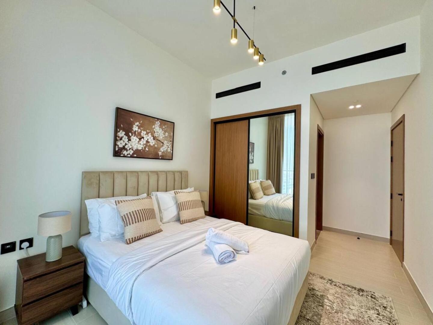 Apartment Cozy 1br Wood & Beige Retreat In Jvc