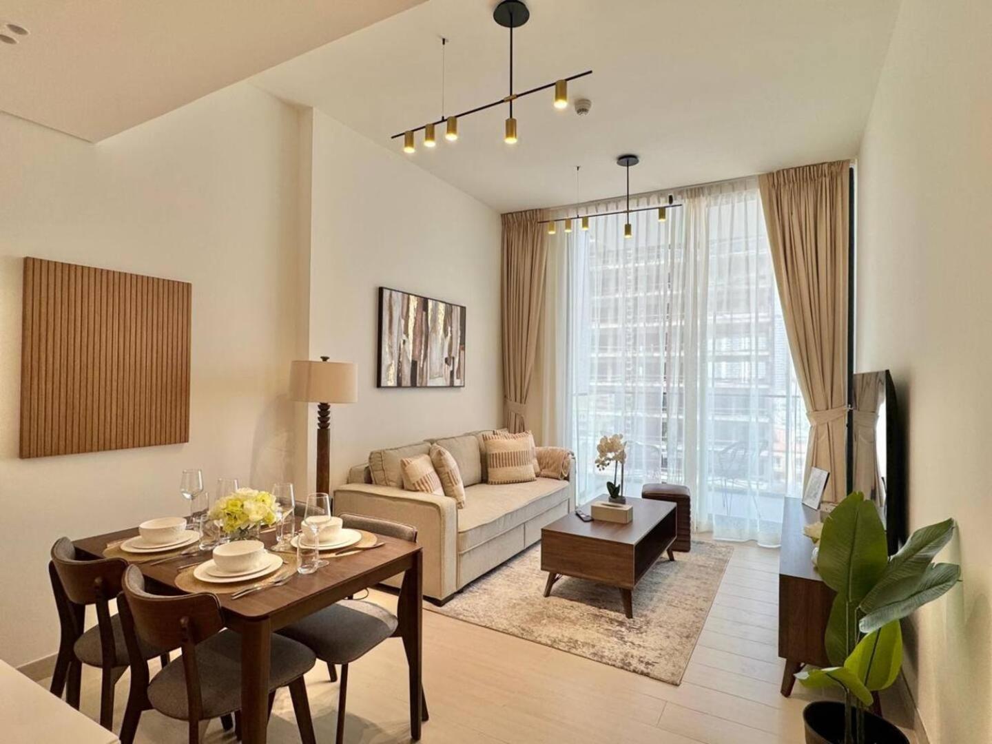 Cozy 1br Wood & Beige Retreat In Jvc Apartment *