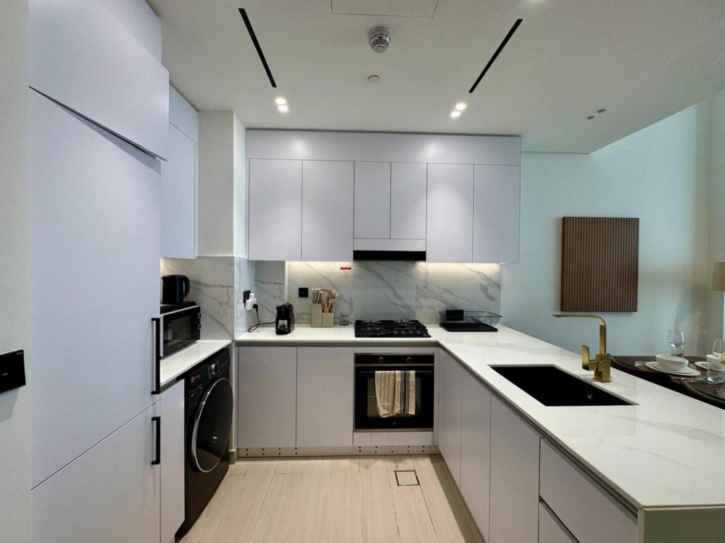 Apartment Cozy 1br Wood & Beige Retreat In Jvc *