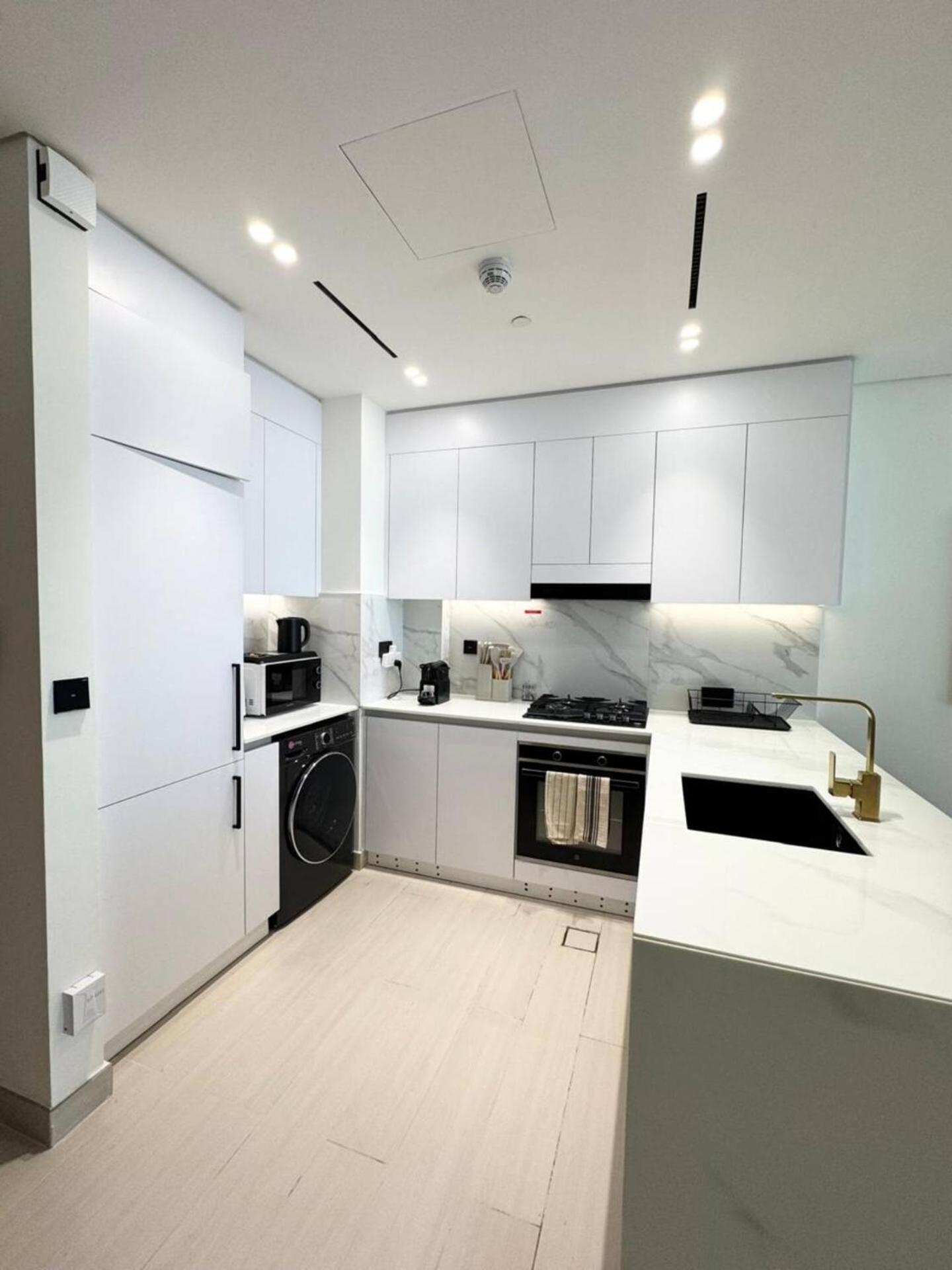 Cozy 1br Wood & Beige Retreat In Jvc Apartment *